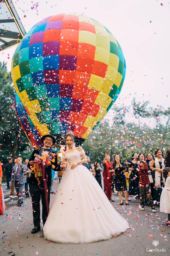 Chuyện tình của “anh tài” Hà Lê: Thầy tán đổ học trò kém 13 tuổi, giờ nộp 90% lương cho vợ- Ảnh 2. Chuyện tình của “anh tài” Hà Lê: Thầy tán đổ học trò kém 13 tuổi, giờ nộp 90% lương cho vợ- Ảnh 2.