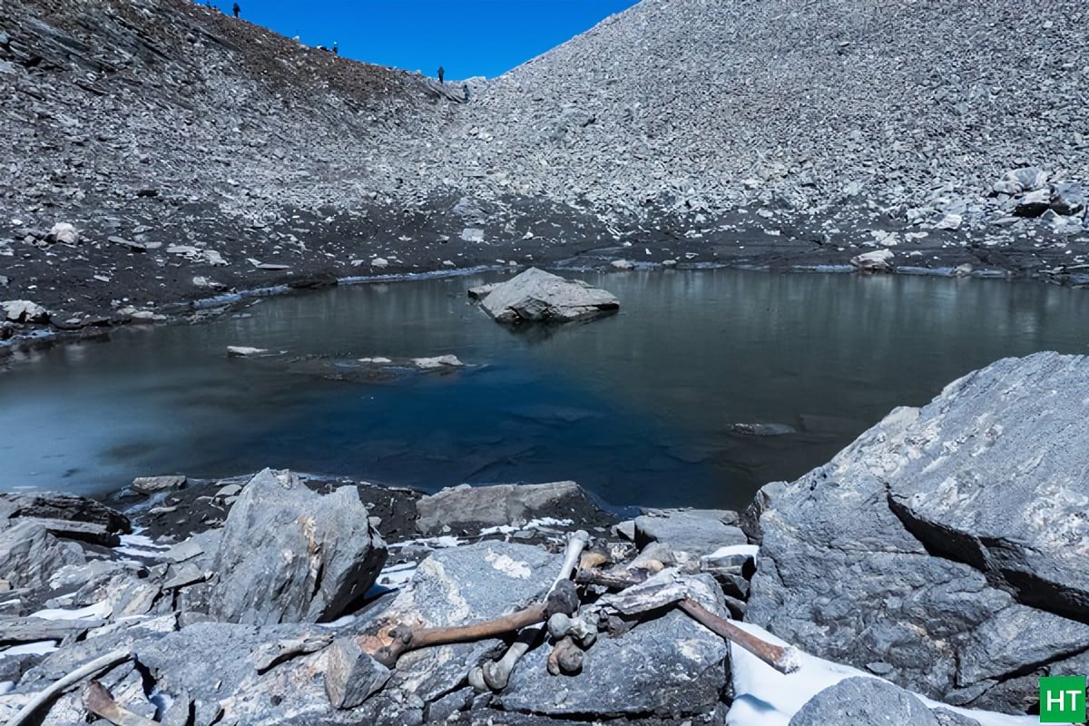 Ở độ cao 5.000 mét tại dãy Himalaya, có một hồ nước kỳ lạ với hàng trăm hài cốt người nằm bên trong!- Ảnh 7.