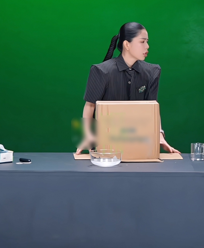 Hằng Du Mục đang live th&igrave; lớn giọng đ&ograve;i xo&aacute; link nh&atilde;n h&agrave;ng, kh&ocirc;ng live nữa: Chuyện g&igrave; đ&acirc;y?- Ảnh 3.