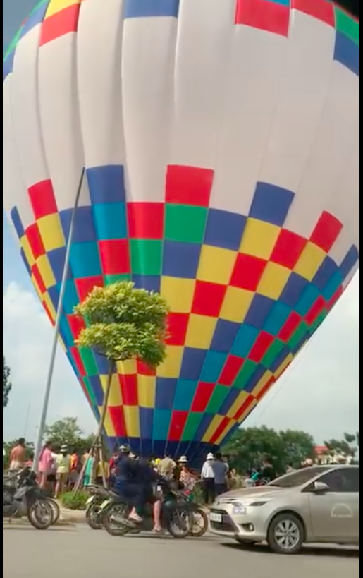 Thực hư thông tin khinh khí cầu có 9 người "rơi xuống ruộng" ở Hà Nội- Ảnh 2.