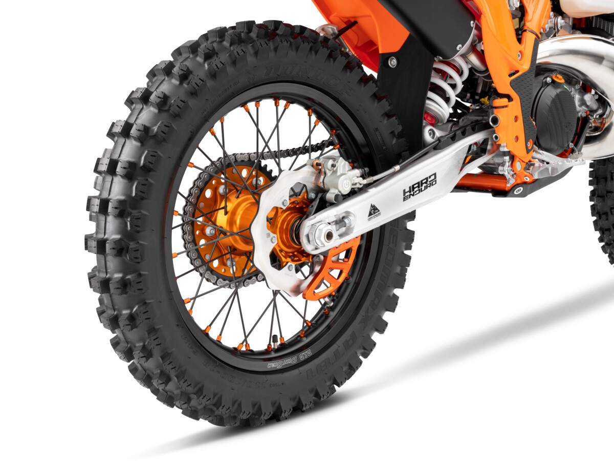 Chiêm ngưỡng xe đua enduro hai thì nhỏ gọn mà mạnh mẽ KTM 300 EXC HardEnduro- Ảnh 9.