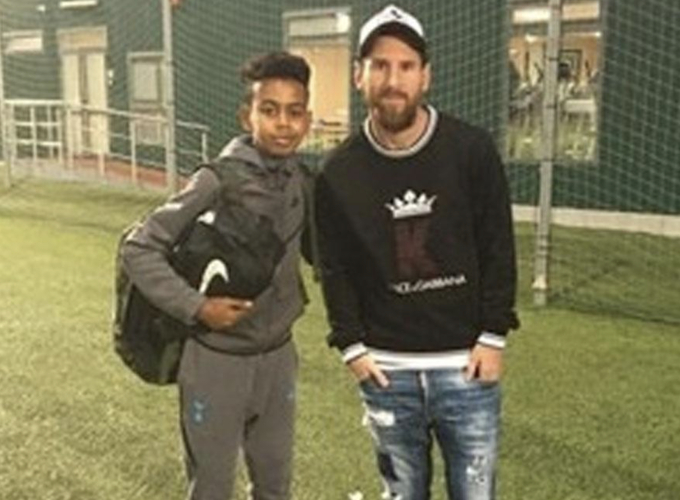 Hé lộ lý do thần đồng 16 tuổi tuyển Tây Ban Nha được Messi tắm khi mới 5 tháng tuổi- Ảnh 2.