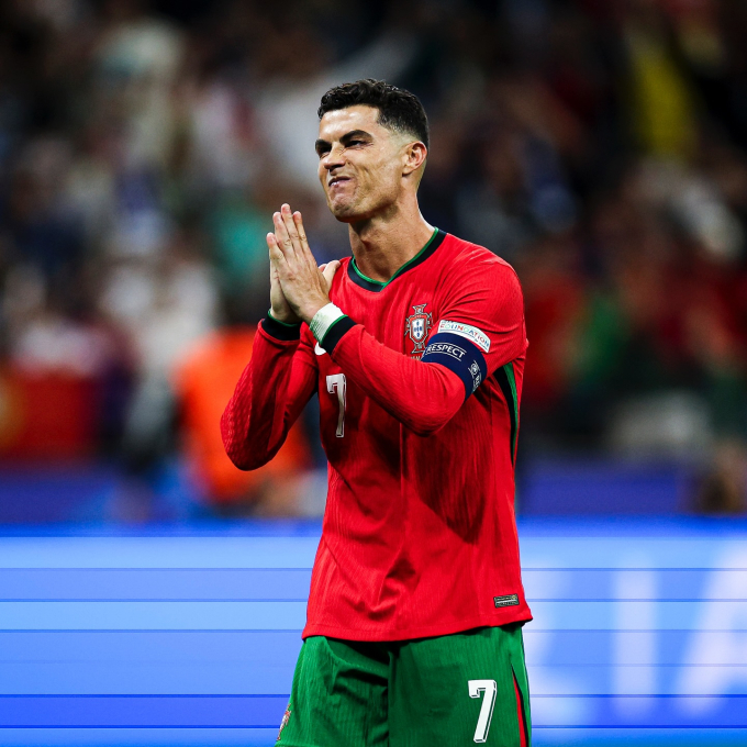 Nữ MC xinh đẹp bật khóc nức nở vì Ronaldo- Ảnh 3.