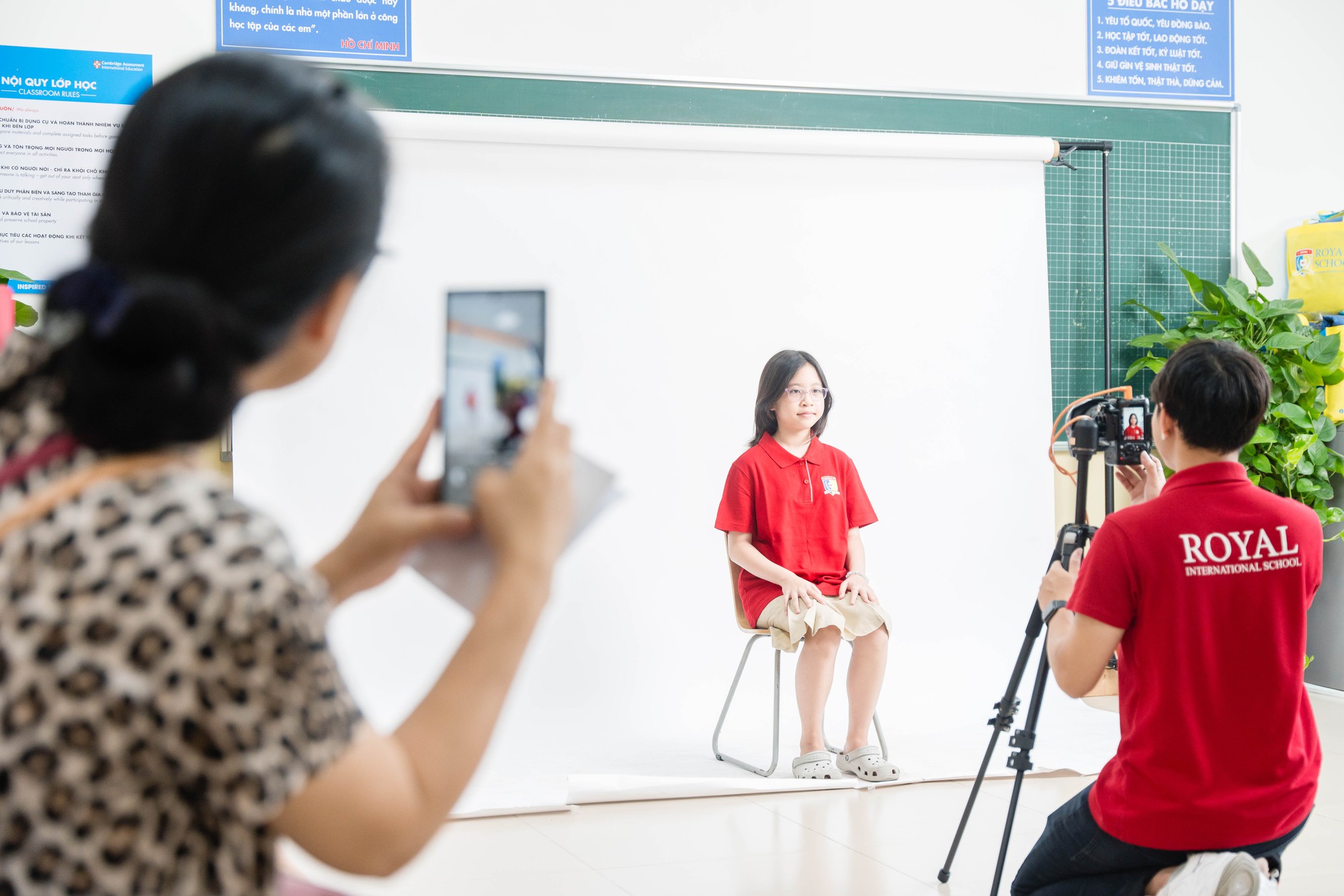 Nhóc tì nhà Chúng Huyền Thanh - Jay Quân, Tú Vi - Văn Anh cùng nhập học lớp 1 tại Royal School - Ảnh 4.