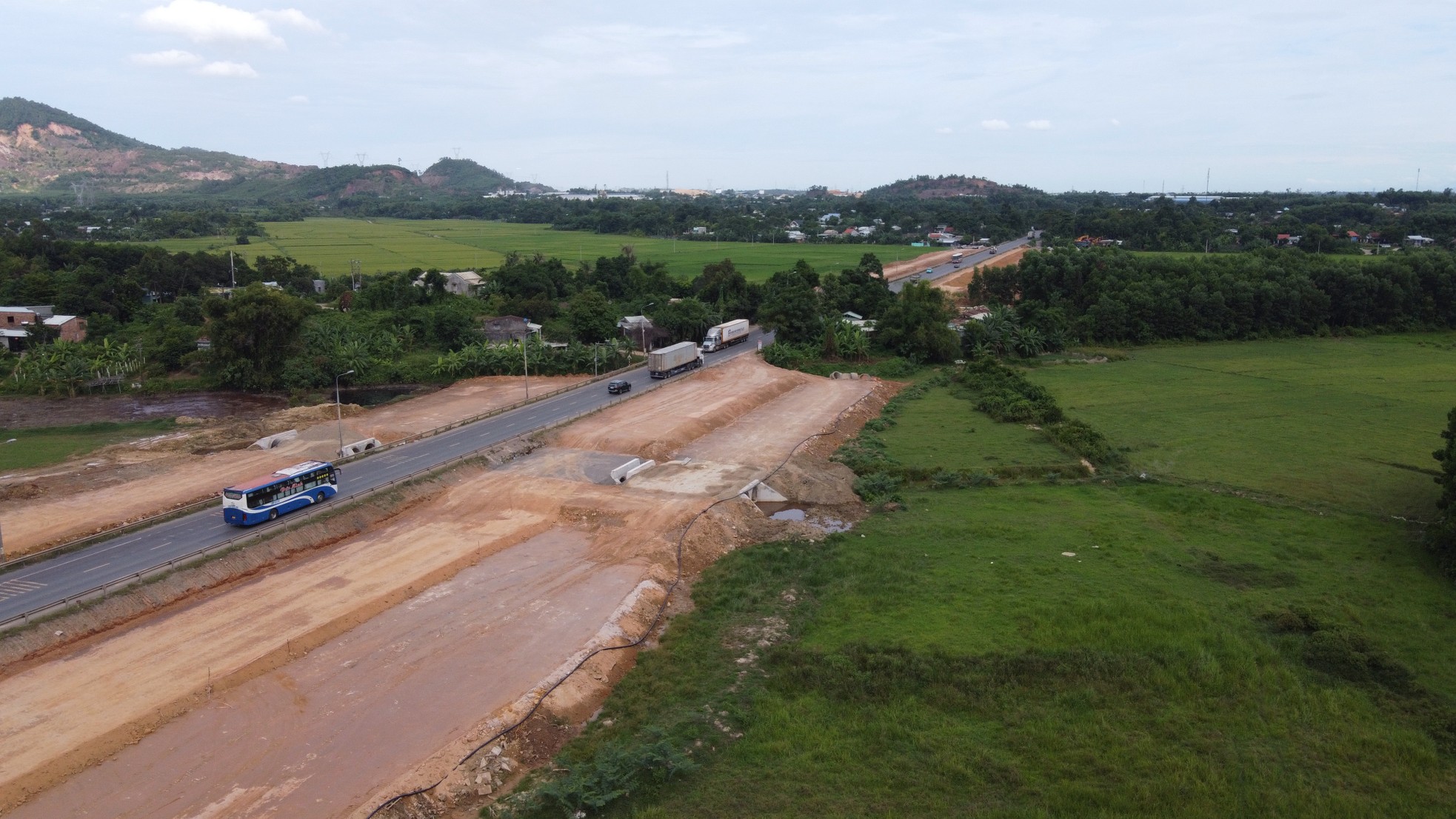 Dự án cao tốc hơn 2.000 tỷ đồng đang làm kiểu... nhảy cóc- Ảnh 8.