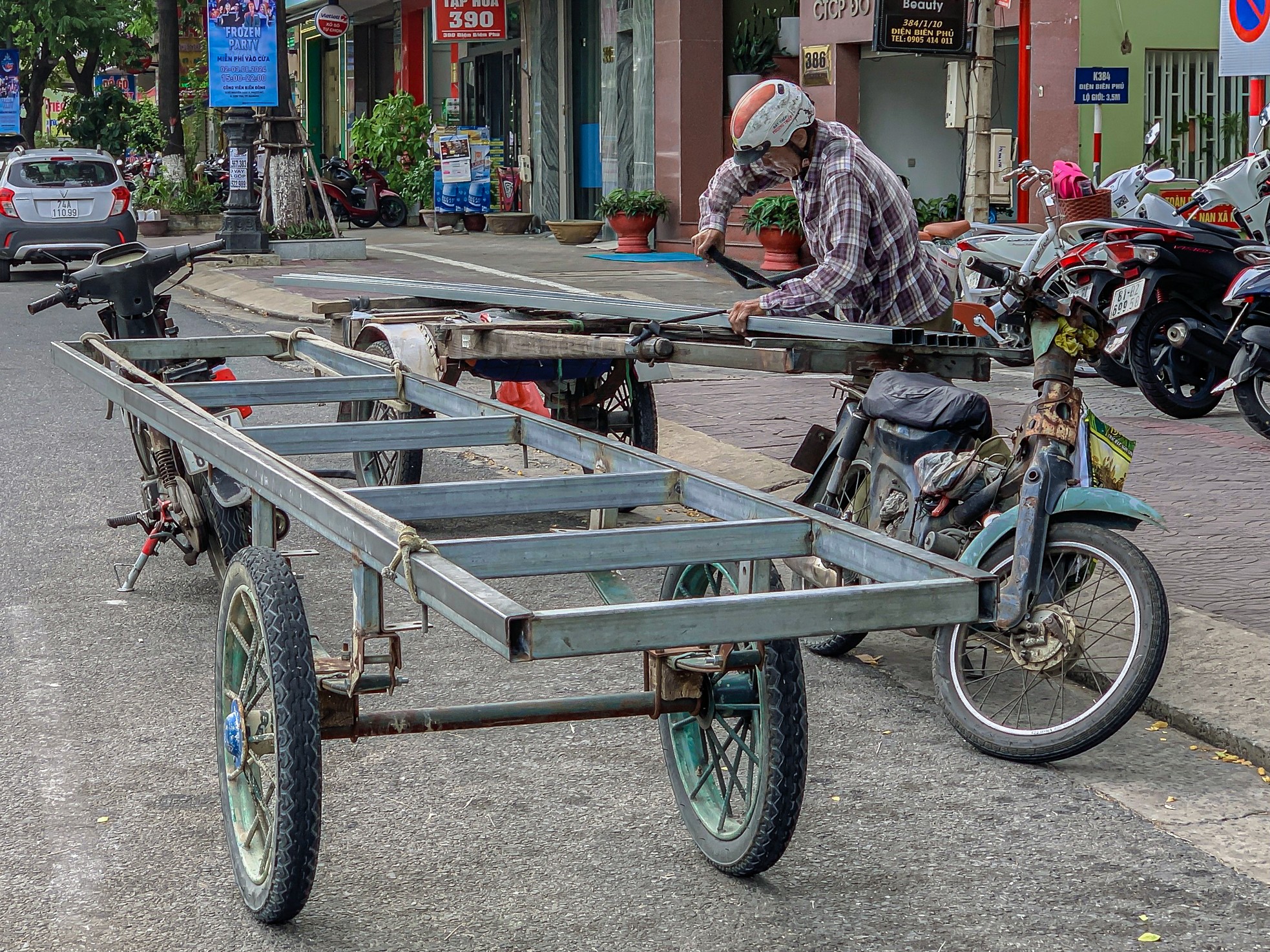 Xe tự chế chở hàng cồng kềnh tung hoành đường phố Đà Nẵng- Ảnh 9.