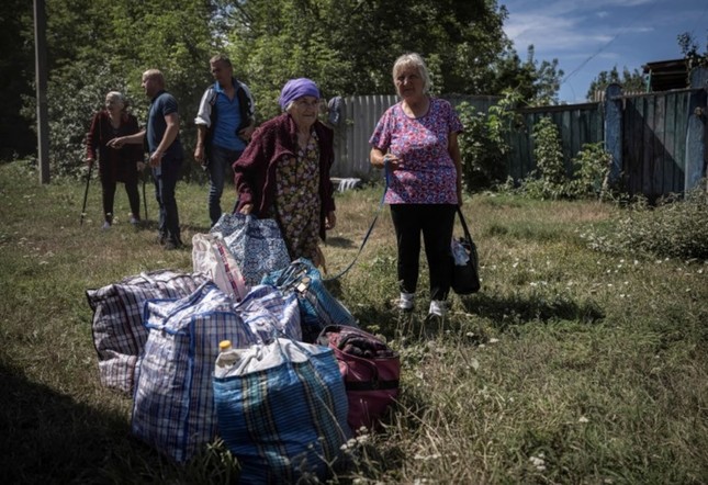 Căng thẳng gia tăng, Nga - Ukraine cùng lúc sơ tán cư dân vùng biên giới- Ảnh 3.