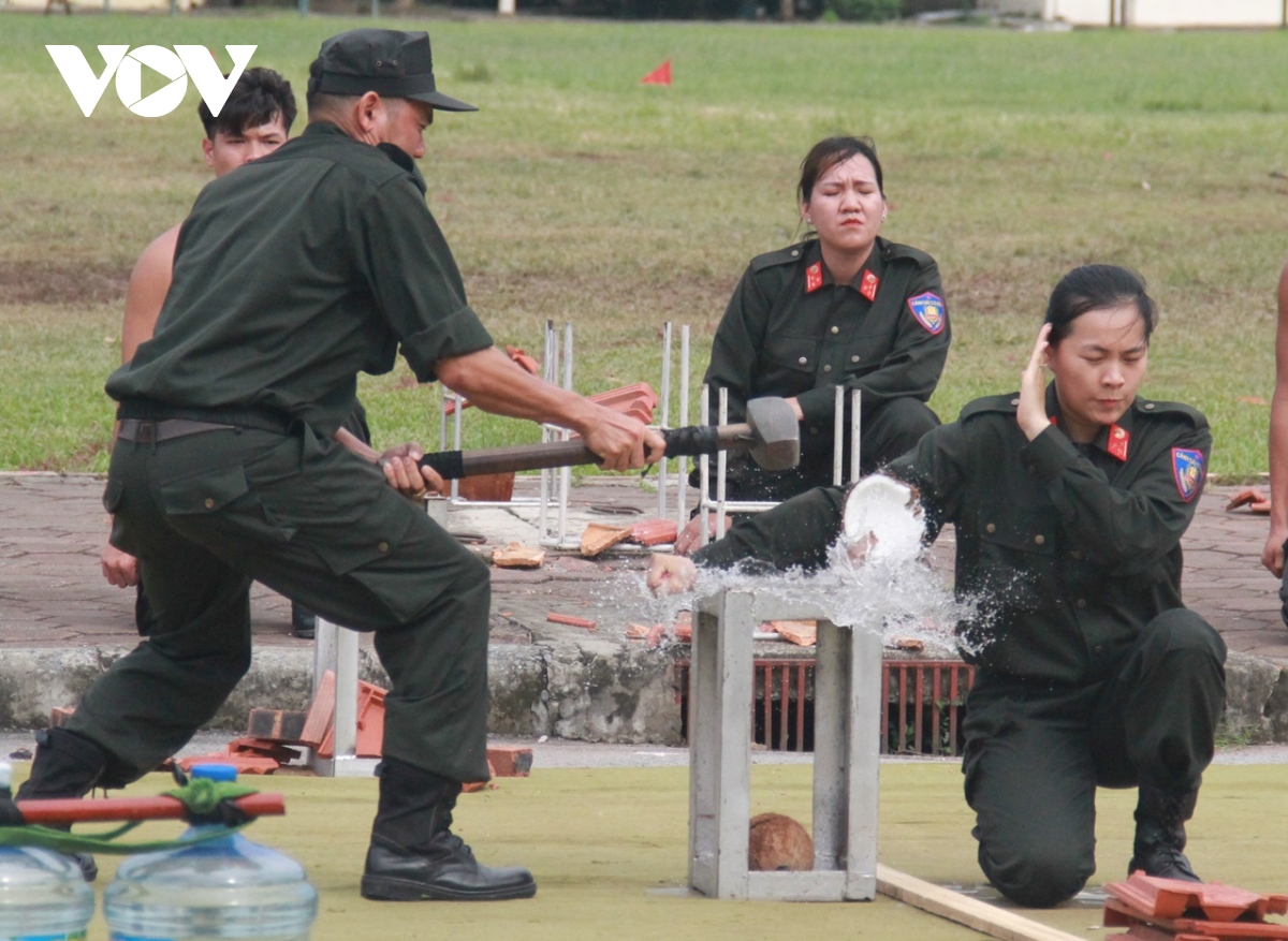 Cán bộ quy hoạch Trung ương khóa XIV thực địa tình huống giải tán đám đông- Ảnh 4.