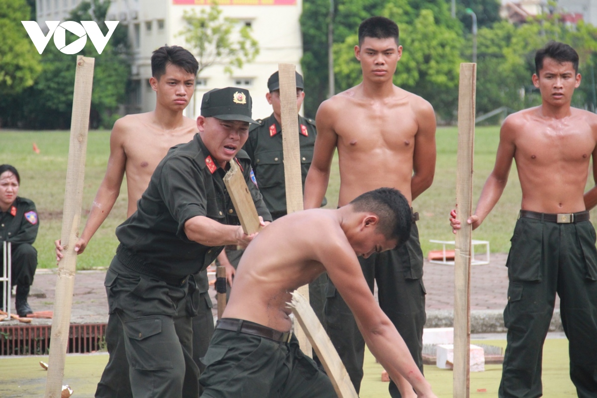 Cán bộ quy hoạch Trung ương khóa XIV thực địa tình huống giải tán đám đông- Ảnh 5.