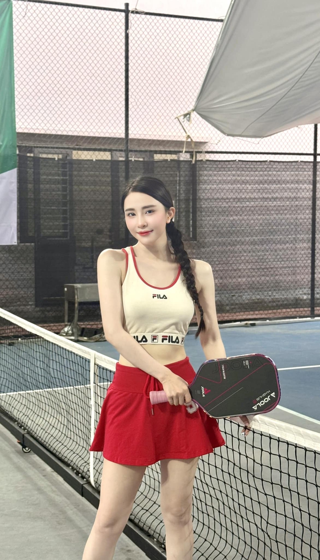 Quỳnh Nga diện đồ bộ đi đánh pickleball, hỏi netizen như vậy có ổn không?- Ảnh 8.