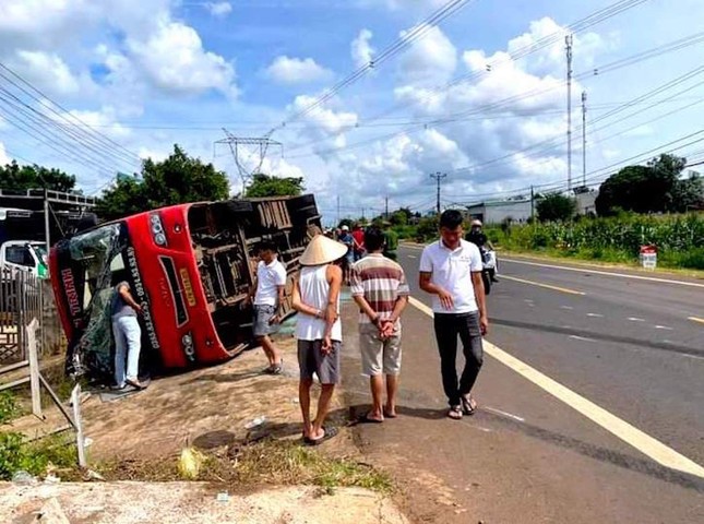 18 người bị thương trong vụ lật xe khách ở Gia Lai hiện ra sao?- Ảnh 1.