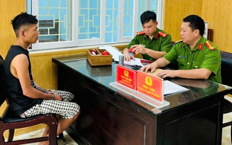 Nam nhân viên IT dùng vỏ chai bia đâm bạn học tử vong ở cuộc nhậu đã khóc nức nở tại tòa - Ảnh 3.