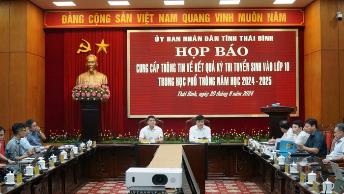 Thông tin mới vụ tạm đình chỉ Giám đốc Sở GDĐT để thanh tra đột xuất- Ảnh 1.