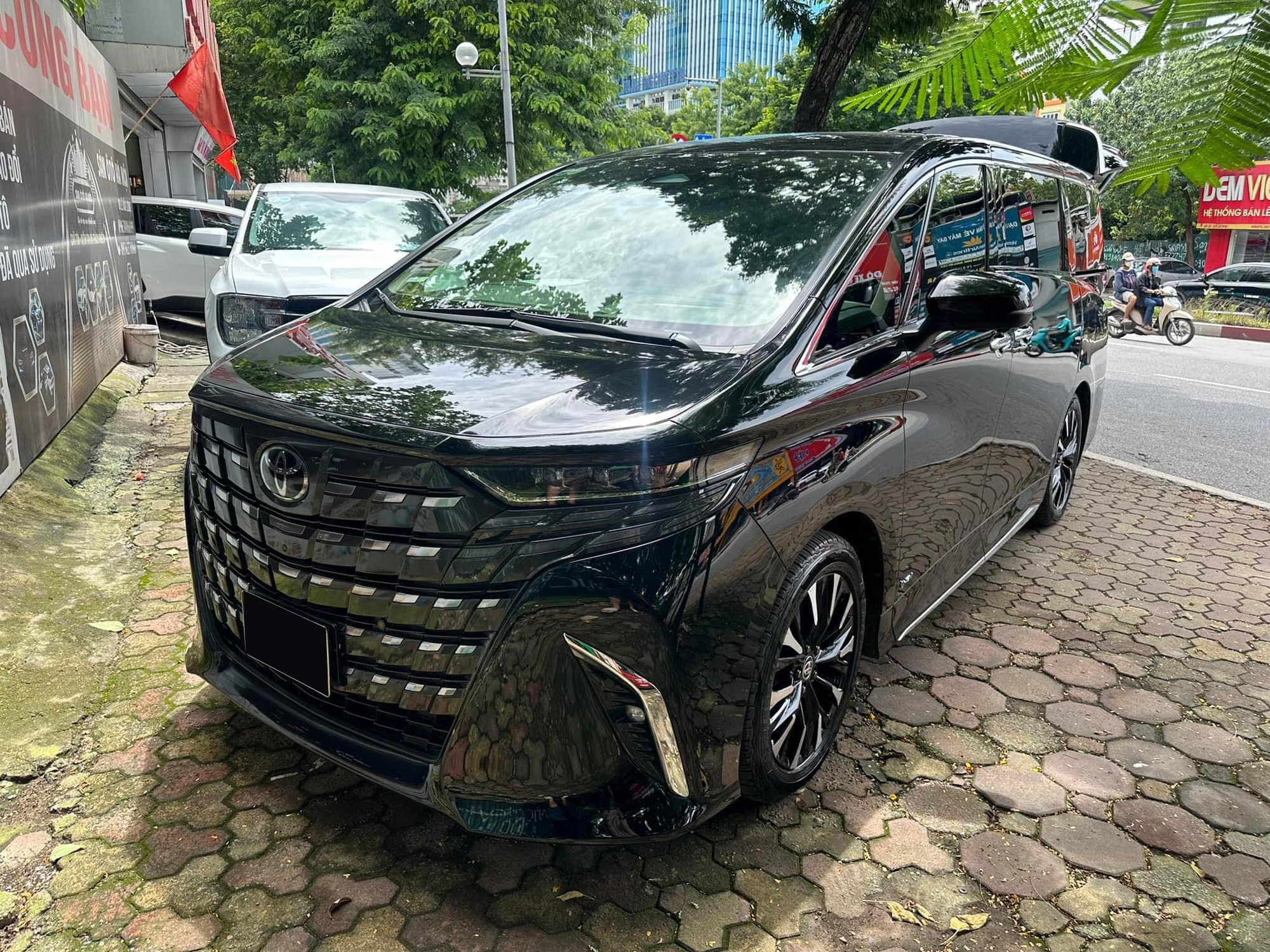 Rao Toyota Alphard chạy 20.000km giá gần 5 tỷ đắt hơn niêm yết mới, người bán cho biết: ‘Đây là chiếc duy nhất thị trường’- Ảnh 2.