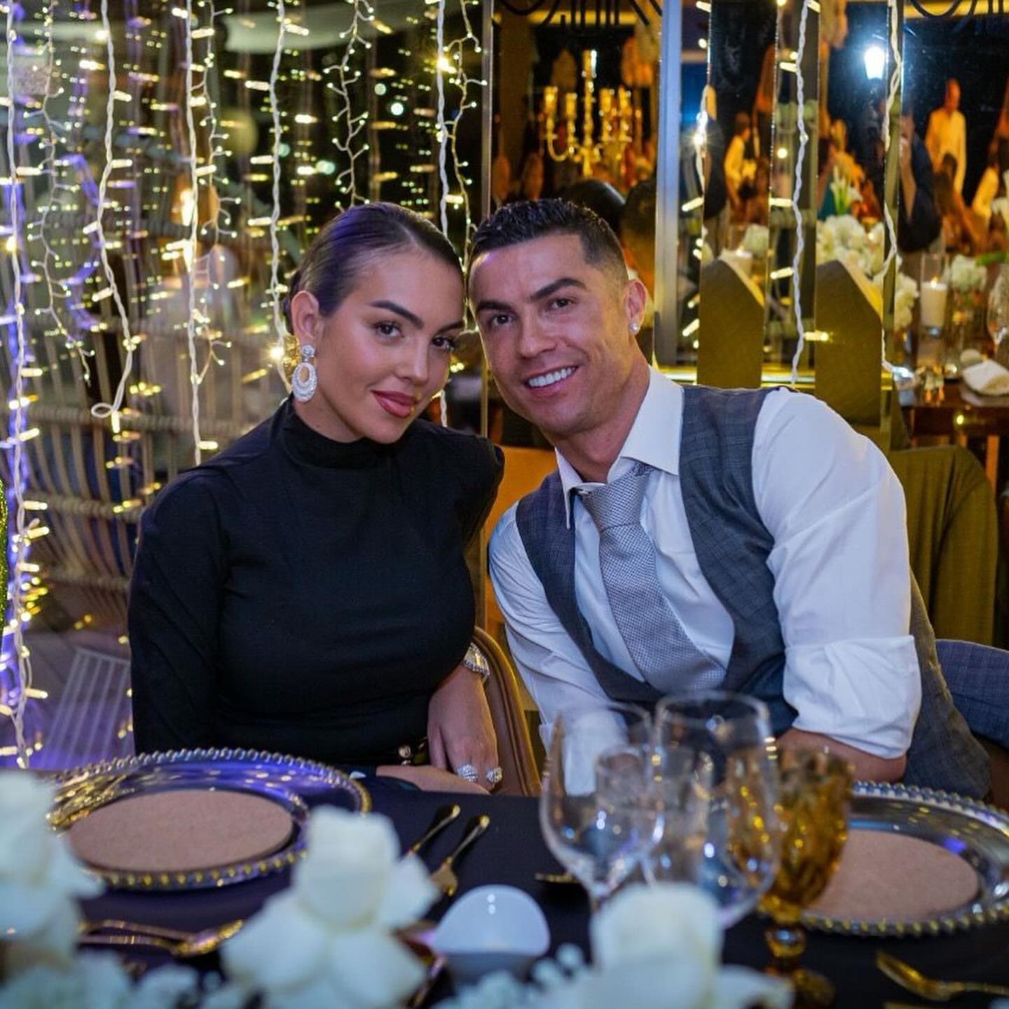 Ronaldo bí mật kết hôn, hé lộ điều khoản hợp đồng hôn nhân: Phải chu cấp cả đời cho Georgina nếu chia tay- Ảnh 1.