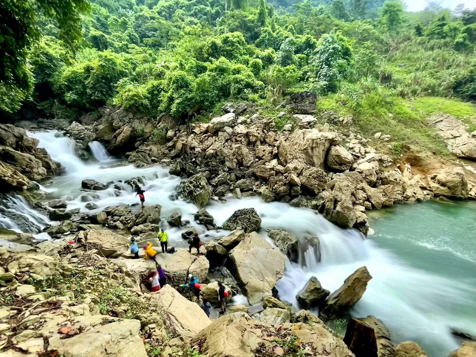 Tháng 8, thời điểm tuyệt vời nhất để đến Tuyên Quang: Rước đèn tại lễ hội Trung thu lớn nhất cả nước, check-in ngọn thác 15 tầng đẹp tựa tiên cảnh- Ảnh 15.