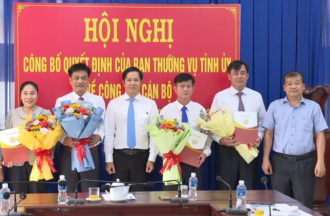 Tỉnh ủy Tây Ninh điều động và bổ nhiệm nhiều cán bộ chủ chốt - Ảnh 3.