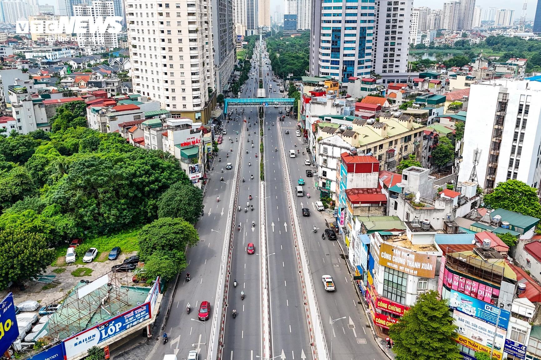 Nhìn từ trên cao 7 tuyến đường sắp bị xén vỉa hè, dải phân cách ở Hà Nội- Ảnh 3.