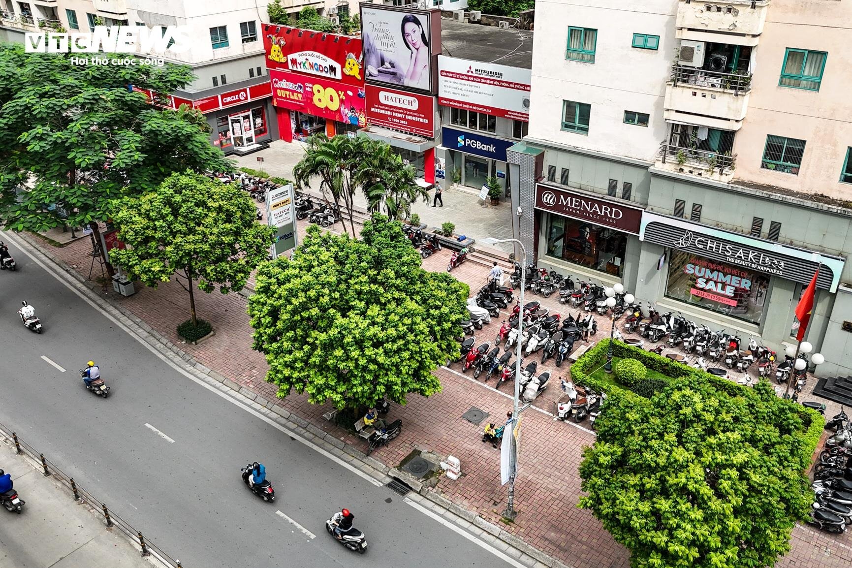 Nhìn từ trên cao 7 tuyến đường sắp bị xén vỉa hè, dải phân cách ở Hà Nội- Ảnh 7.