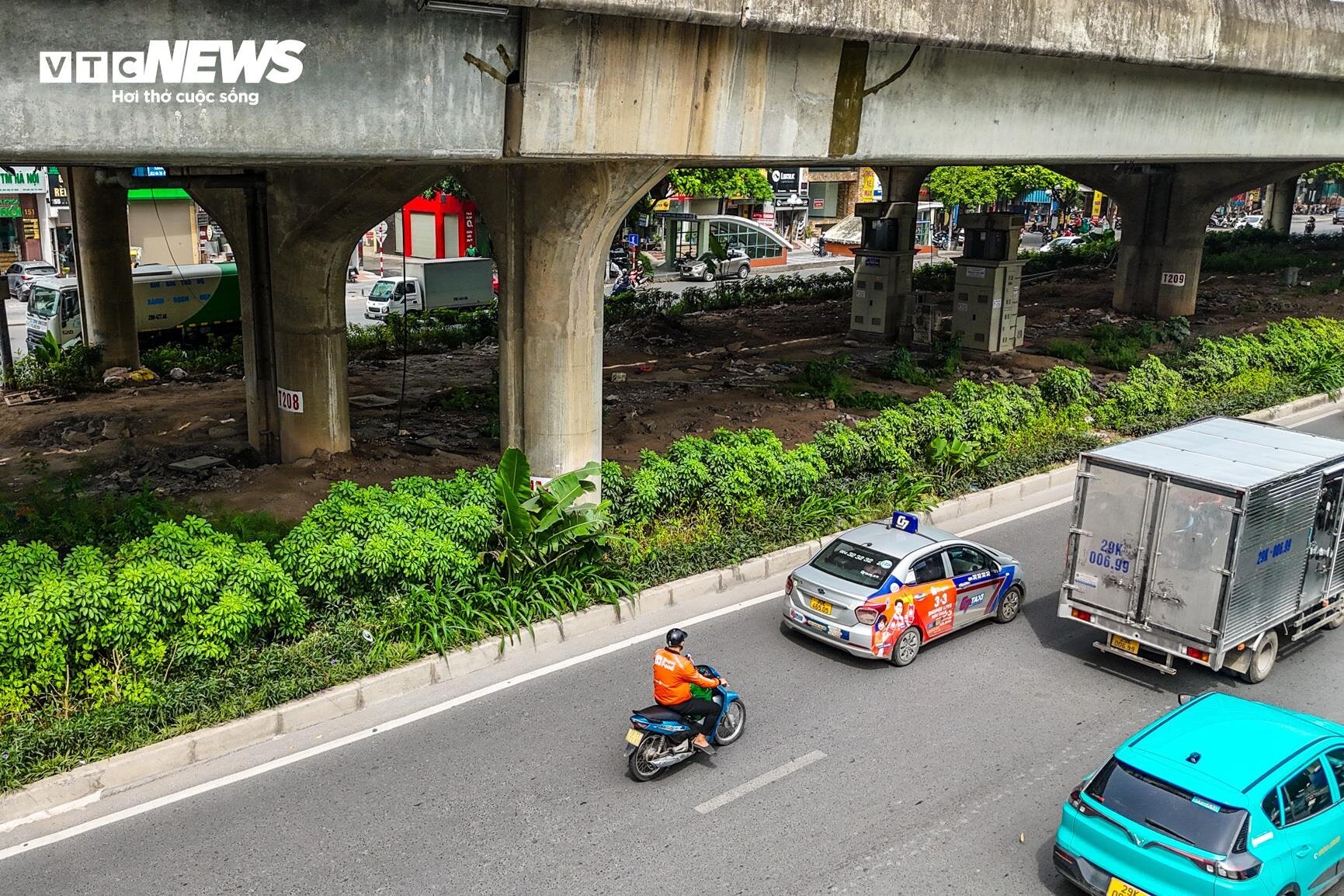 Nhìn từ trên cao 7 tuyến đường sắp bị xén vỉa hè, dải phân cách ở Hà Nội- Ảnh 16.