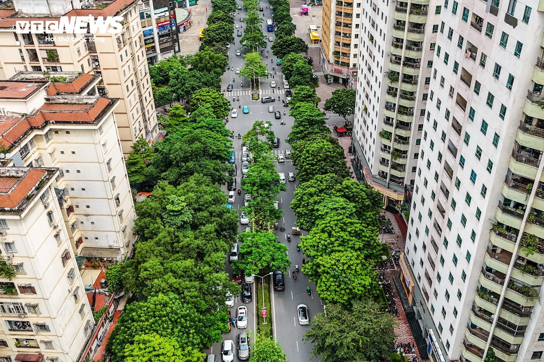 Nhìn từ trên cao 7 tuyến đường sắp bị xén vỉa hè, dải phân cách ở Hà Nội- Ảnh 11.