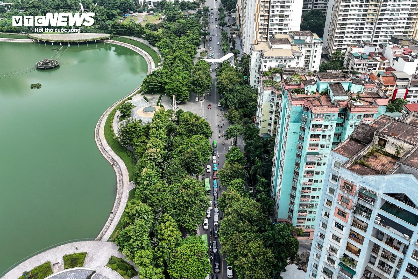 Nhìn từ trên cao 7 tuyến đường sắp bị xén vỉa hè, dải phân cách ở Hà Nội- Ảnh 2.