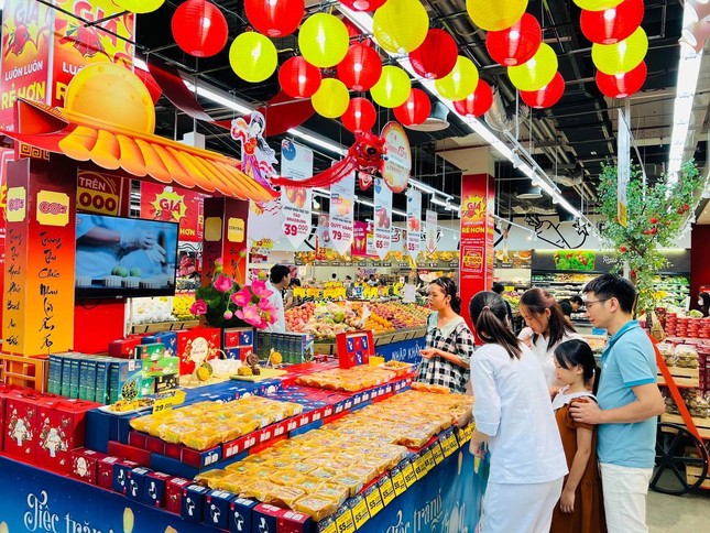 Bánh trung thu giá bình dân lên ngôi ở TPHCM- Ảnh 1.