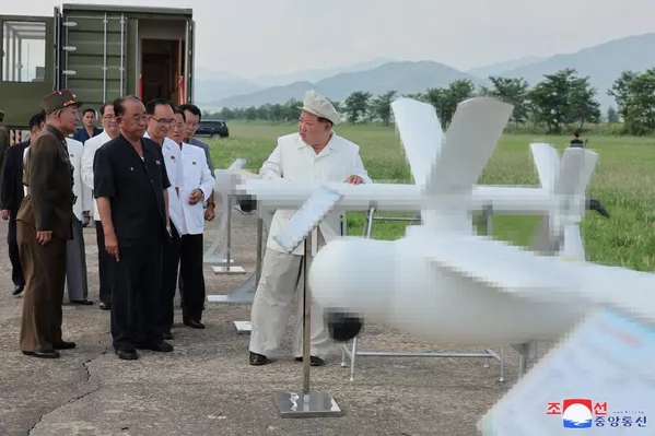 Ông Kim Jong Un giám sát thử nghiệm UAV và chỉ đạo mở rộng sản xuất - Ảnh 1.