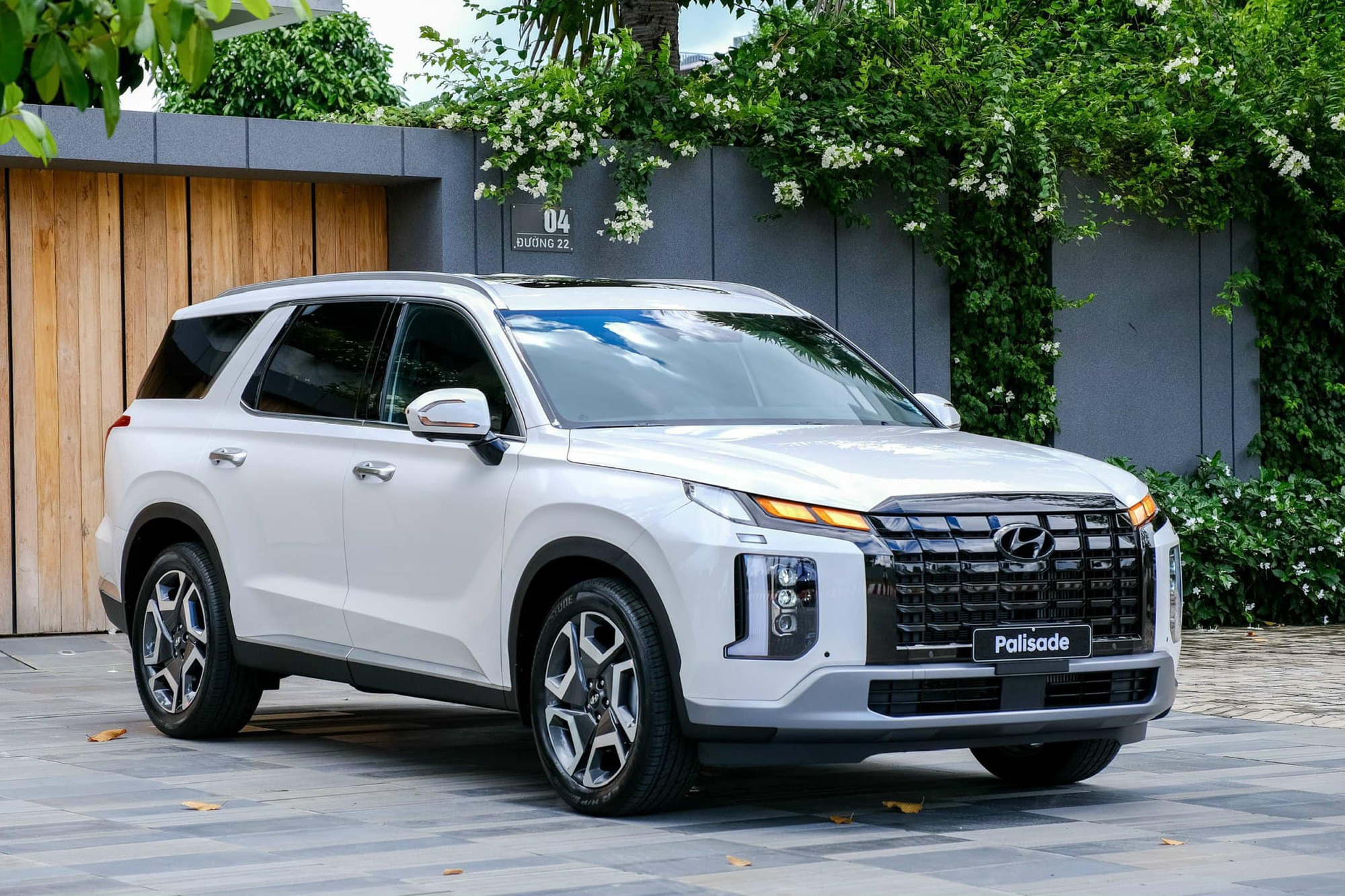 Hyundai Palisade giảm giá tới 150 triệu tại đại lý: Sales báo 'xả lỗ', bản rẻ nhất còn 1,345 tỷ đồng, rẻ hơn niêm yết Fortuner, 'giẫm chân' Santa Fe- Ảnh 2.