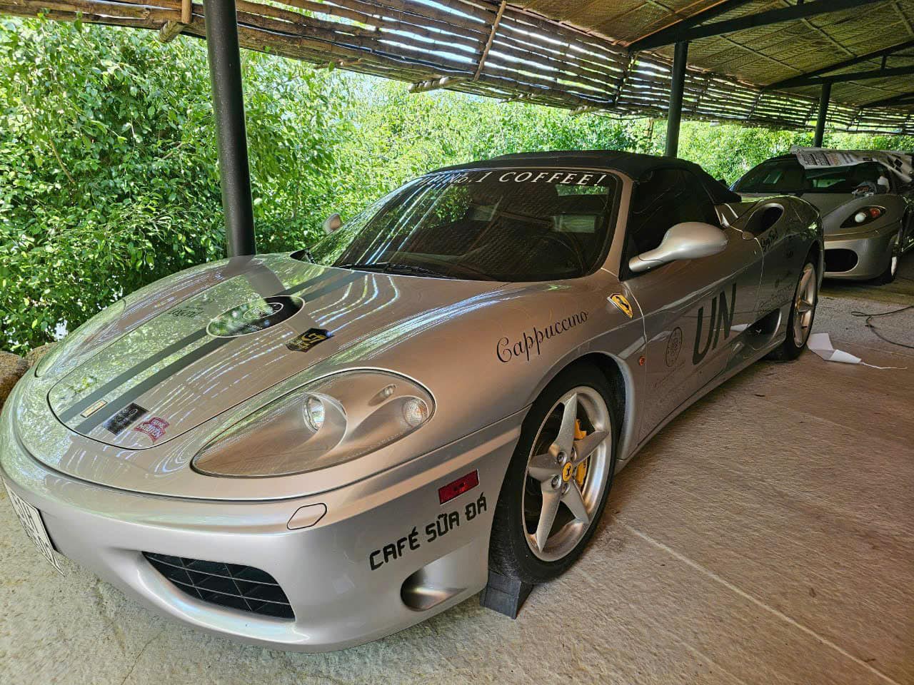 Loạt Ferrari của ông Đặng Lê Nguyên Vũ lộ ảnh lên tem chuẩn bị tham gia Gumball 3000, CĐM nhận xét: 'Vẫn thiếu nhiều siêu phẩm'- Ảnh 7.