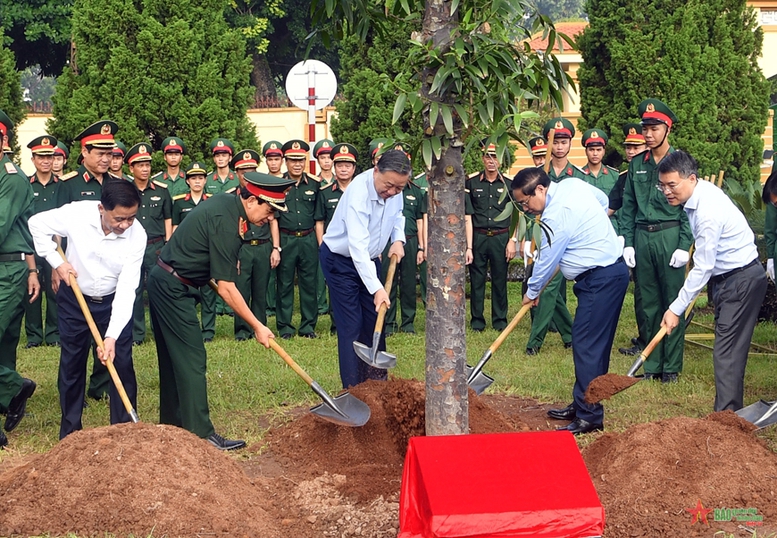 Tổng Bí thư Tô Lâm làm việc với Ban Thường vụ quân ủy trung ương - Ảnh 2.