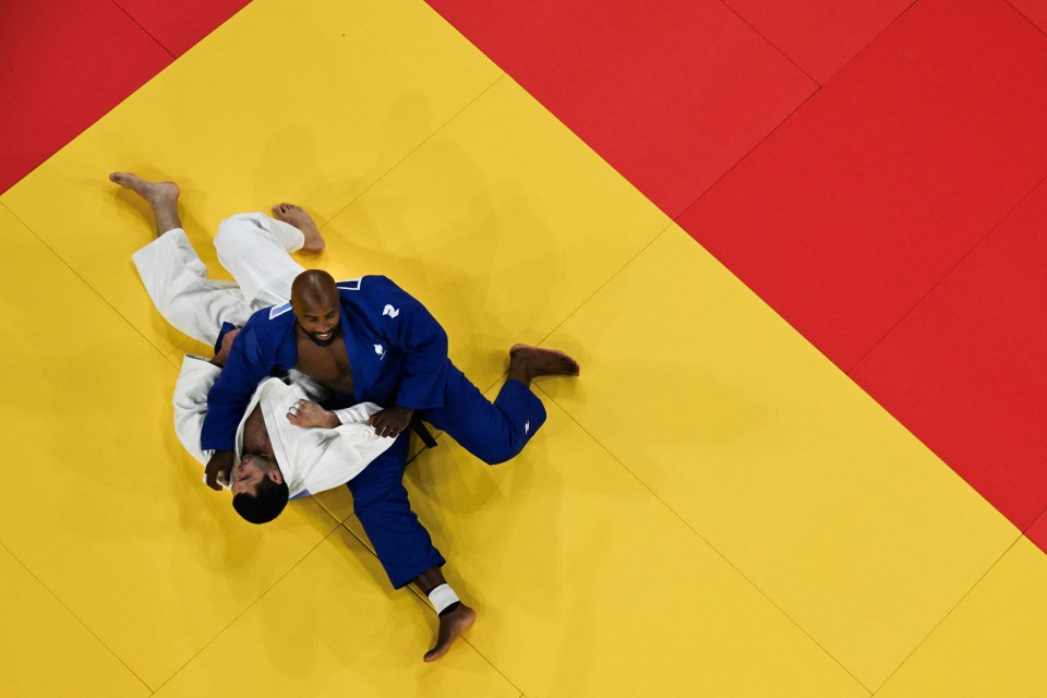 Cay cú vì thua trận, võ sĩ đá vào chỗ hiểm của huyền thoại judo gây phẫn nộ và cái kết bị trục xuất khỏi Olympic - Ảnh 3.