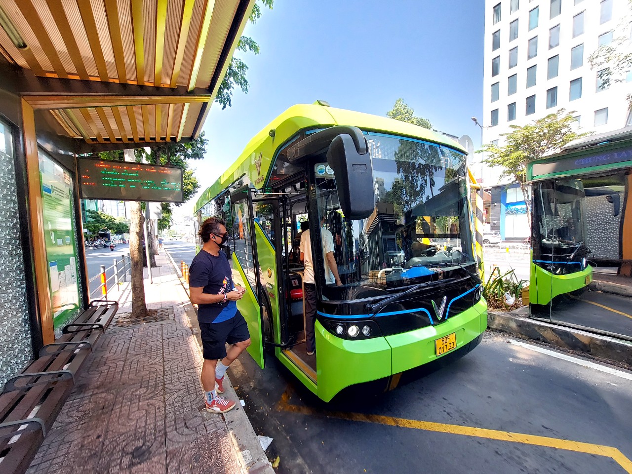 Xe buýt điện Vinbus chạy thí điểm đến đầu năm 2025- Ảnh 1.