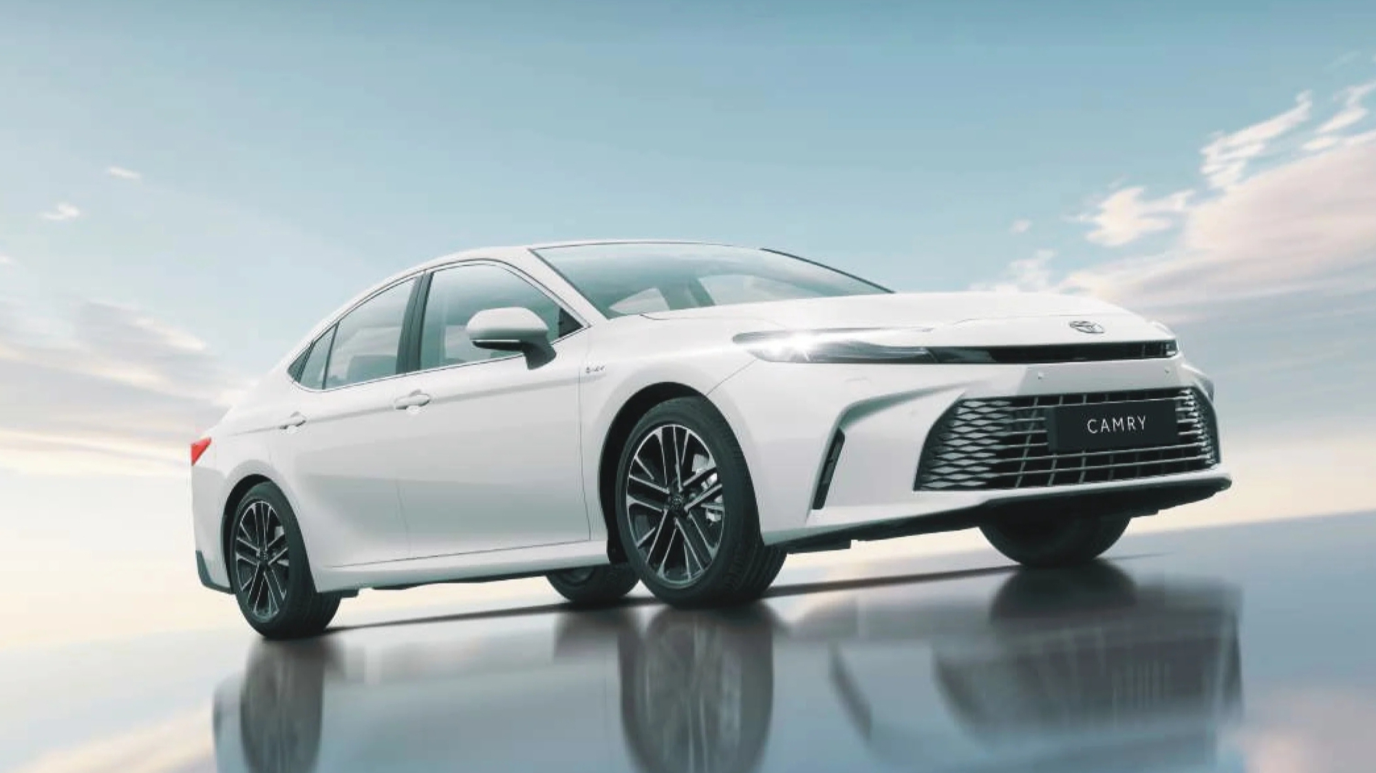 Toyota Camry 2025 lần đầu ra mắt ĐNÁ: Giá quy đổi hơn 4,7 tỷ đồng, chỉ có hybrid, chờ về Việt Nam cuối năm nay- Ảnh 2.