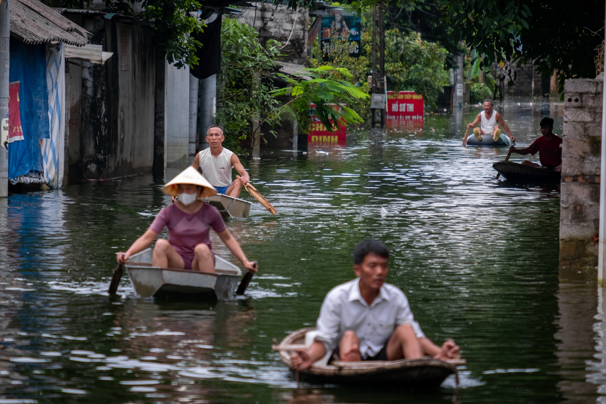 Toàn cảnh cuộc sống người dân ngoại thành Hà Nội bên trong những ngôi nhà nằm giữa "rốn lũ" Chương Mỹ - Ảnh 13.