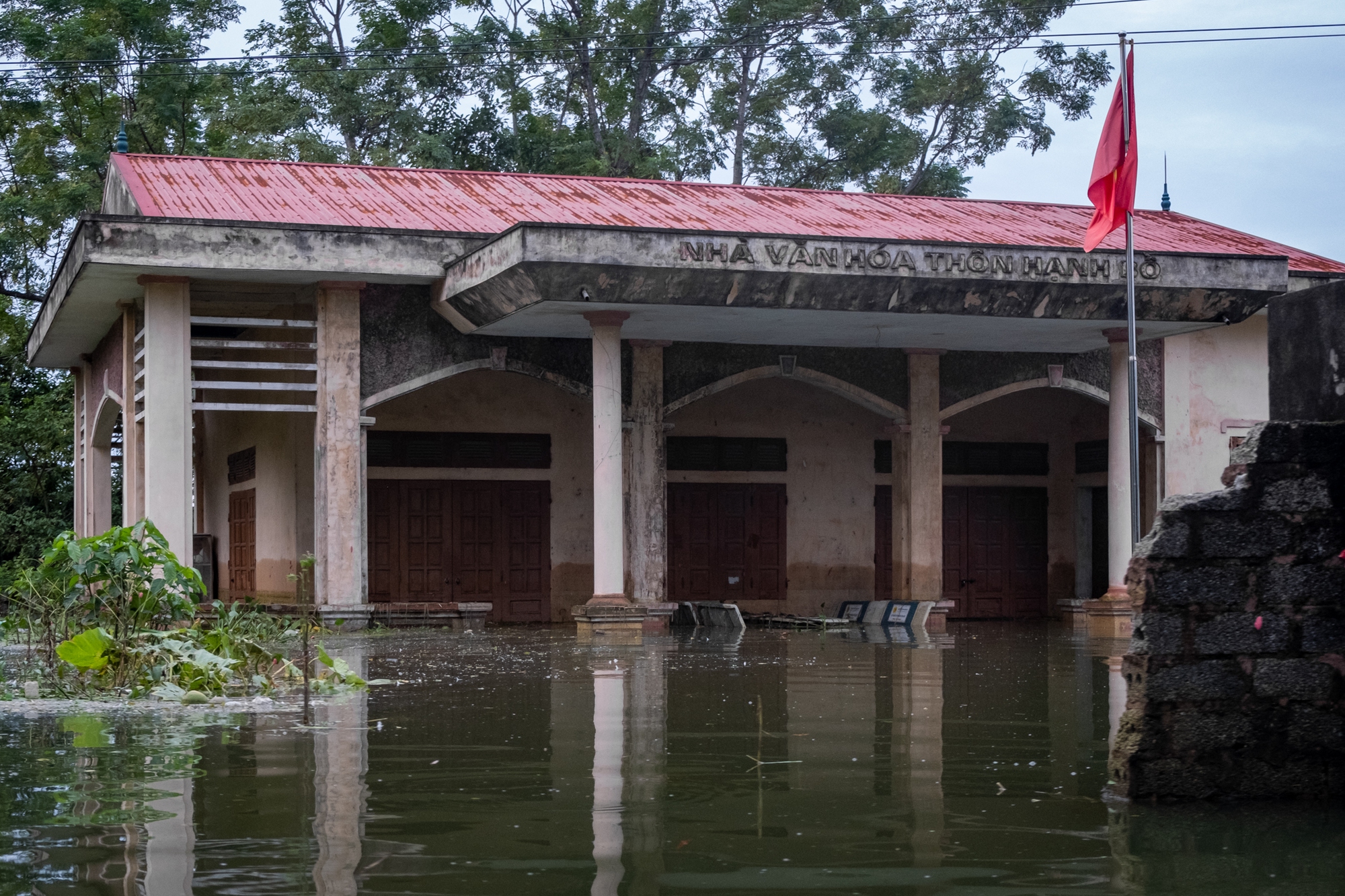 Toàn cảnh cuộc sống người dân ngoại thành Hà Nội bên trong những ngôi nhà nằm giữa "rốn lũ" Chương Mỹ - Ảnh 6.