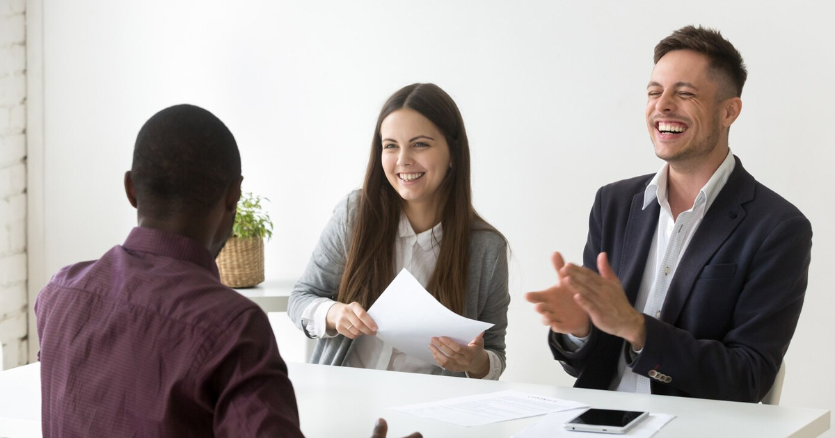 Nhà tuyển dụng hỏi khó “sữa đổ xuống biển, làm sao để lấy lại?”, ứng viên trả lời EQ cao nhận ngay vị trí giám đốc, CĐM tranh cãi vì 1 điều - Ảnh 2.