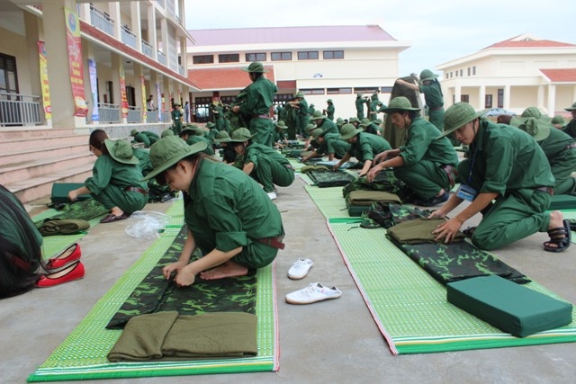 Mới 4h sáng, sinh viên một trường đại học tại Hà Nội đứng chật cứng dưới sân trường: Chuyện gì đã xảy ra?- Ảnh 4.