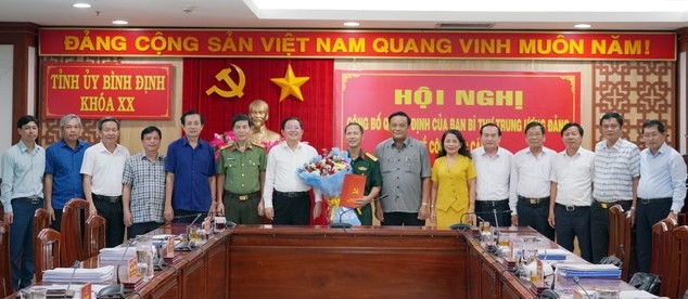 Ban Bí thư chuẩn y Đại tá Đỗ Xuân Hùng tham gia Ban Thường vụ Tỉnh ủy- Ảnh 2.