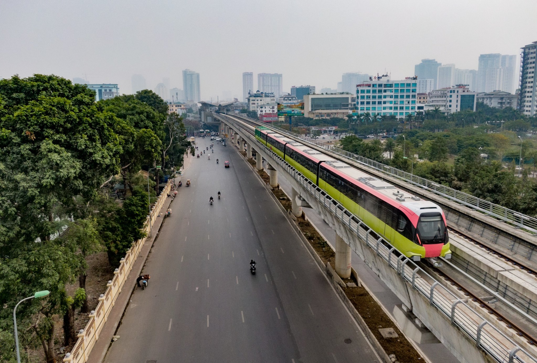 Sau 14 năm chờ đợi, từ hôm nay 8,4 triệu cư dân Hà Nội có thể đi tuyến metro gần 35.000 tỷ miễn phí - Ảnh 2.