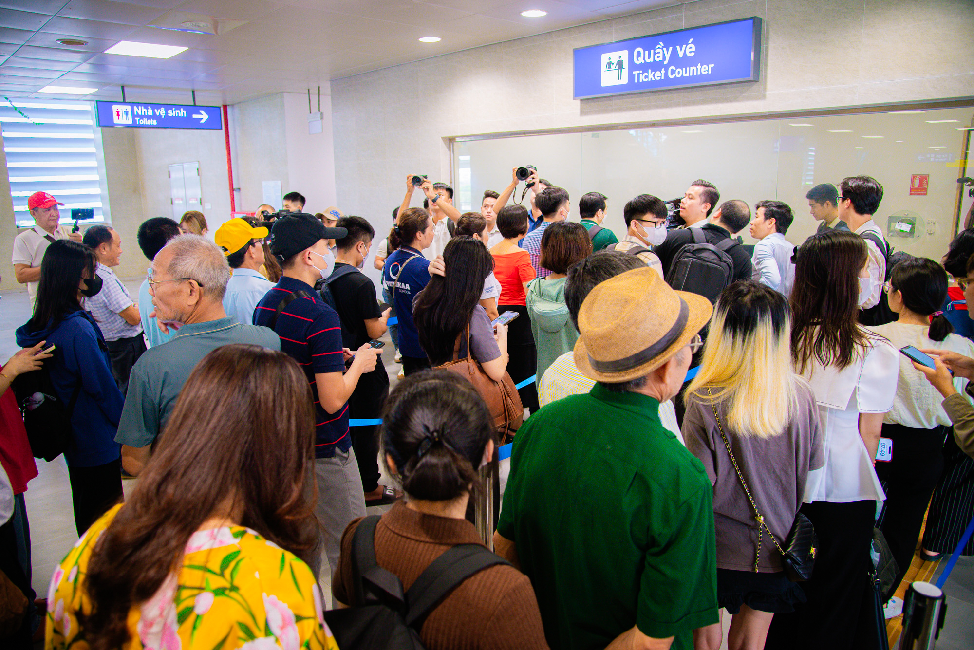 Muộn làm vì chọn tàu Nhổn - ga Hà Nội, người mẹ 36 tuổi vẫn quyết đi bằng được vì đã chờ từ thời sinh viên- Ảnh 1. Muộn làm vì chọn tàu Nhổn - ga Hà Nội, người mẹ 36 tuổi vẫn quyết đi bằng được vì đã chờ từ thời sinh viên- Ảnh 1.