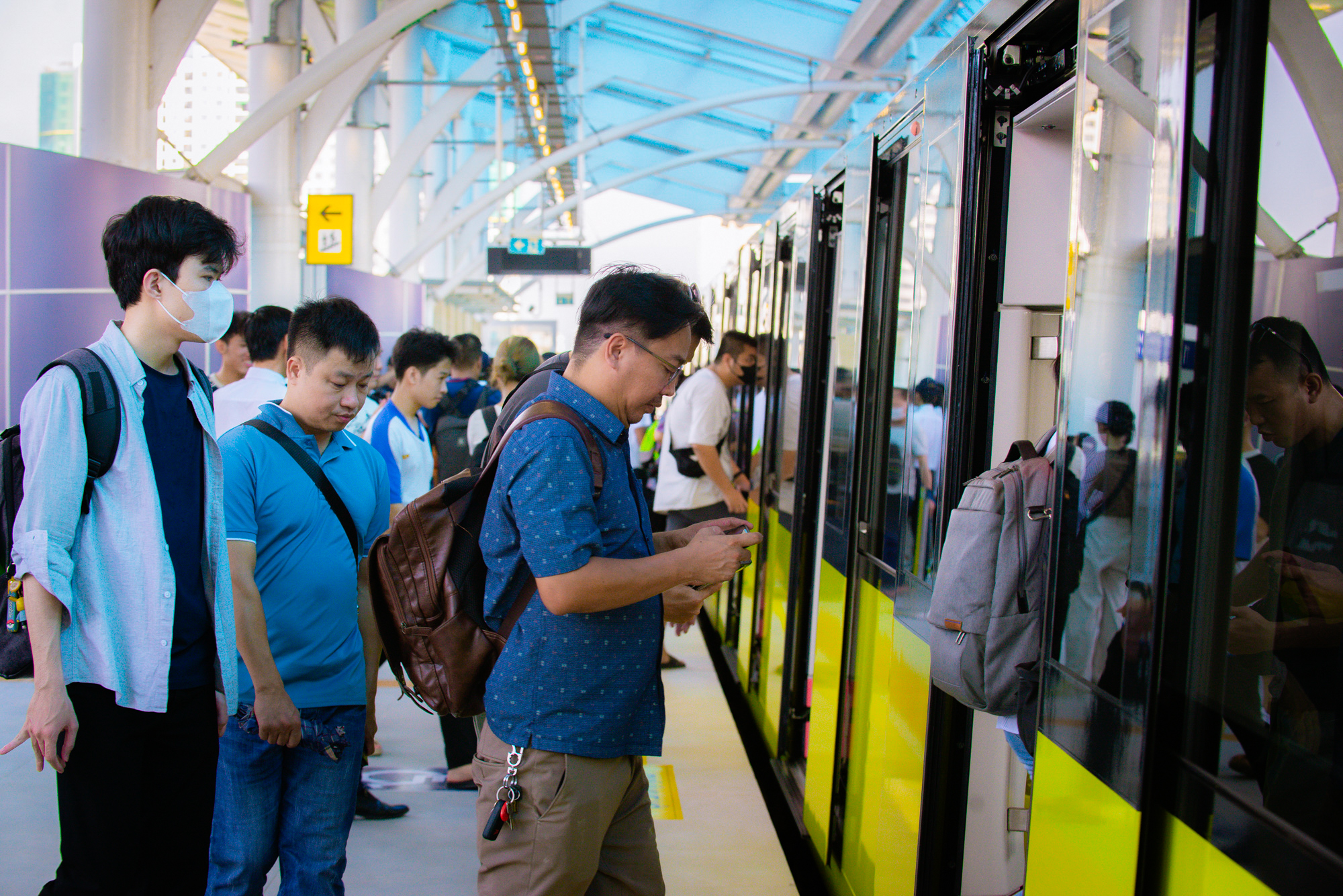 Muộn làm vì chọn tàu Nhổn - ga Hà Nội, người mẹ 36 tuổi vẫn quyết đi bằng được vì đã chờ từ thời sinh viên- Ảnh 12. Muộn làm vì chọn tàu Nhổn - ga Hà Nội, người mẹ 36 tuổi vẫn quyết đi bằng được vì đã chờ từ thời sinh viên- Ảnh 12.