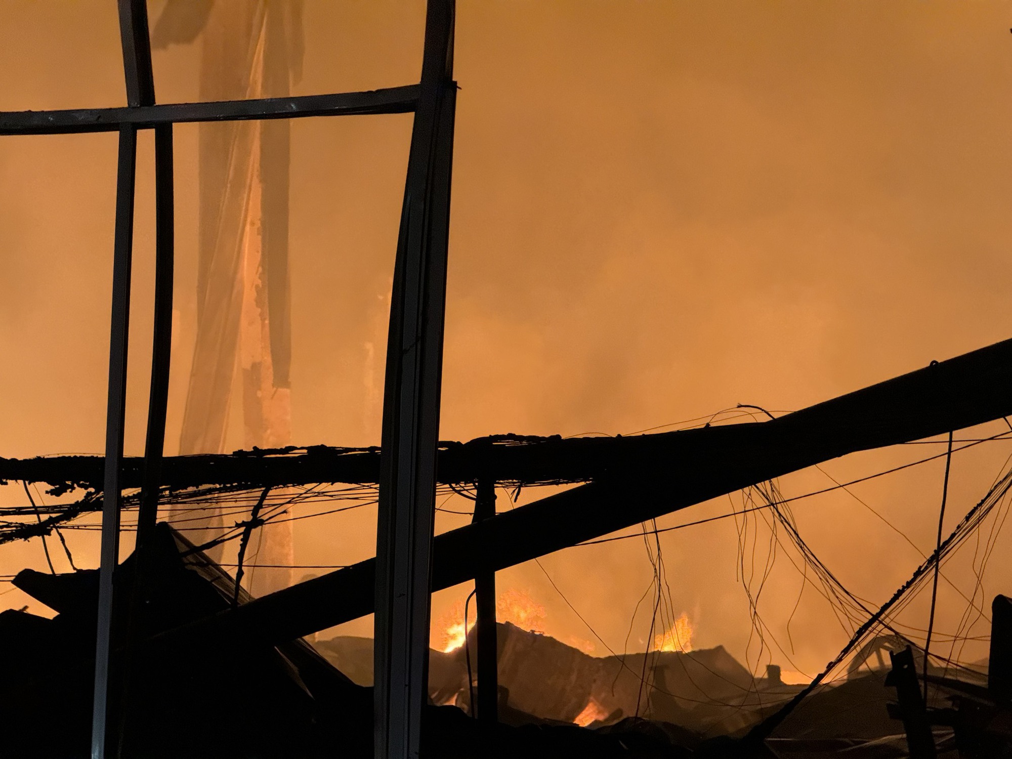 Toàn cảnh "biển lửa" bao trùm gần 14.000 m2 trong Khu Công nghiệp Bàu Xéo- Ảnh 9. Toàn cảnh "biển lửa" bao trùm gần 14.000 m2 trong Khu Công nghiệp Bàu Xéo- Ảnh 9.