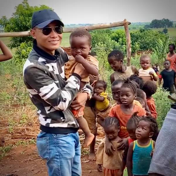 Đoạn clip cho thấy Lôi Con được giáo dục rất tốt, ngoan và hiểu chuyện hơn những gì bạn nghĩ về một cậu bé 6 tuổi- Ảnh 16. Đoạn clip cho thấy Lôi Con được giáo dục rất tốt, ngoan và hiểu chuyện hơn những gì bạn nghĩ về một cậu bé 6 tuổi- Ảnh 16.