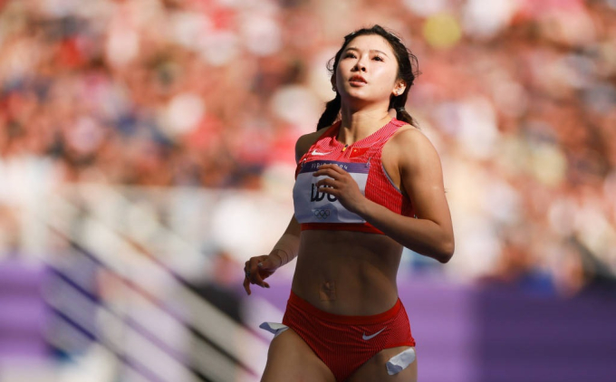 &ldquo;Nữ thần&rdquo; điền kinh cao 1m75 từng g&acirc;y tranh c&atilde;i v&igrave; trang điểm, xuất hiện thế n&agrave;o tại Olympic 2024?- Ảnh 2.