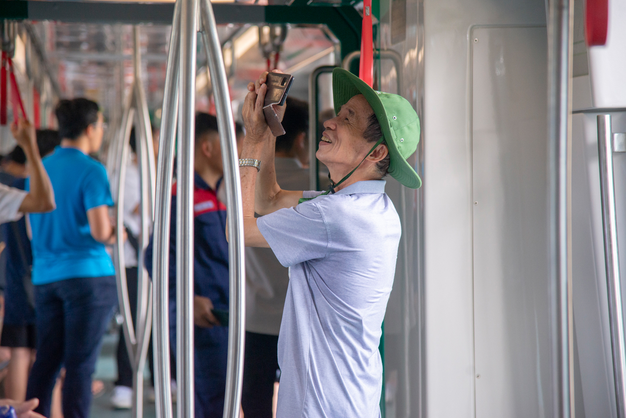 Muộn làm vì chọn tàu Nhổn - ga Hà Nội, người mẹ 36 tuổi vẫn quyết đi bằng được vì đã chờ từ thời sinh viên- Ảnh 5. Muộn làm vì chọn tàu Nhổn - ga Hà Nội, người mẹ 36 tuổi vẫn quyết đi bằng được vì đã chờ từ thời sinh viên- Ảnh 5.