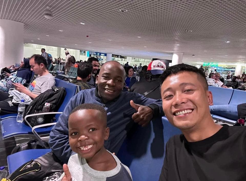 Đoạn clip cho thấy Lôi Con được giáo dục rất tốt, ngoan và hiểu chuyện hơn những gì bạn nghĩ về một cậu bé 6 tuổi- Ảnh 8. Đoạn clip cho thấy Lôi Con được giáo dục rất tốt, ngoan và hiểu chuyện hơn những gì bạn nghĩ về một cậu bé 6 tuổi- Ảnh 8.