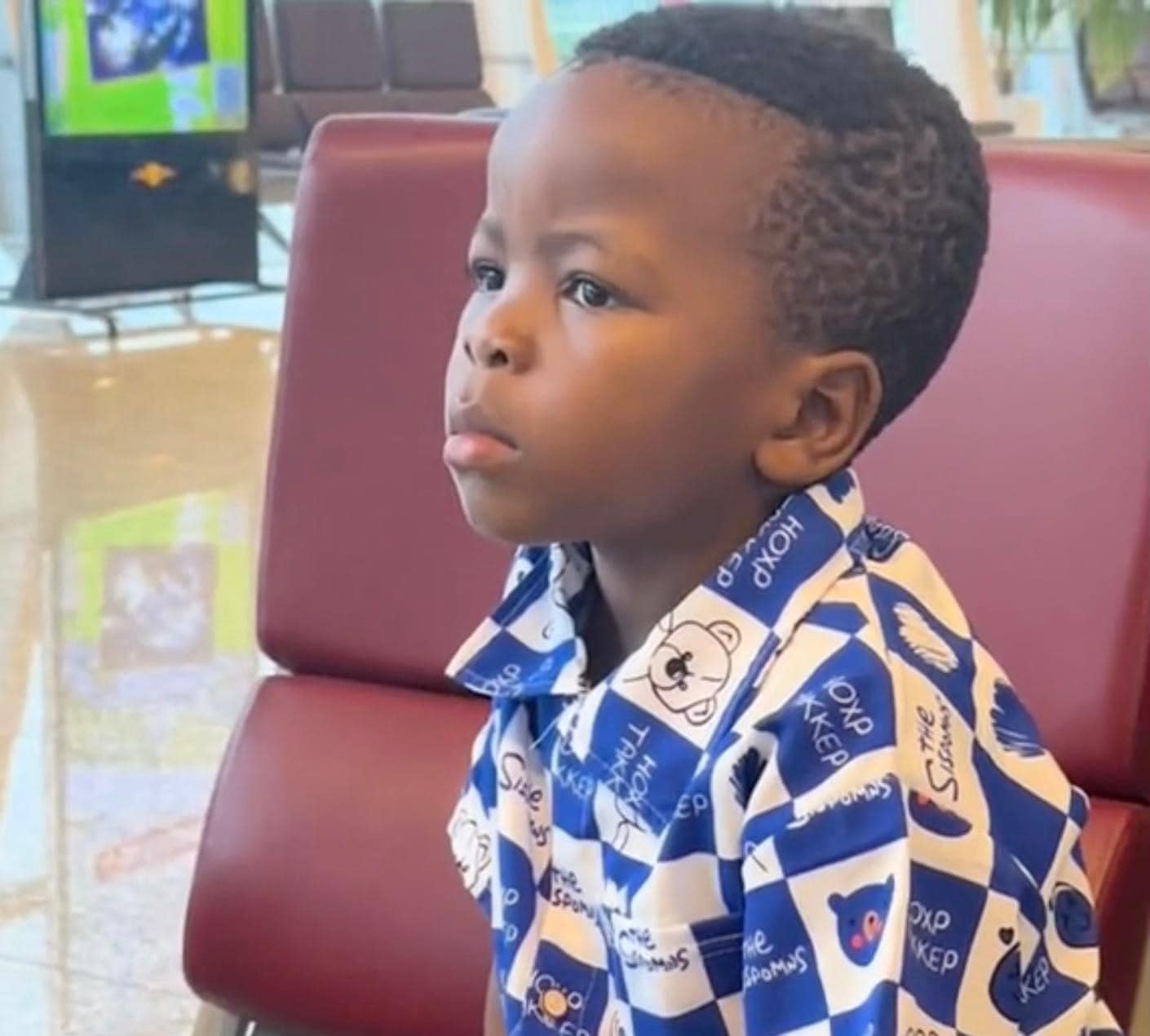 Đoạn clip cho thấy Lôi Con được giáo dục rất tốt, ngoan và hiểu chuyện hơn những gì bạn nghĩ về một cậu bé 6 tuổi- Ảnh 1. Đoạn clip cho thấy Lôi Con được giáo dục rất tốt, ngoan và hiểu chuyện hơn những gì bạn nghĩ về một cậu bé 6 tuổi- Ảnh 1.