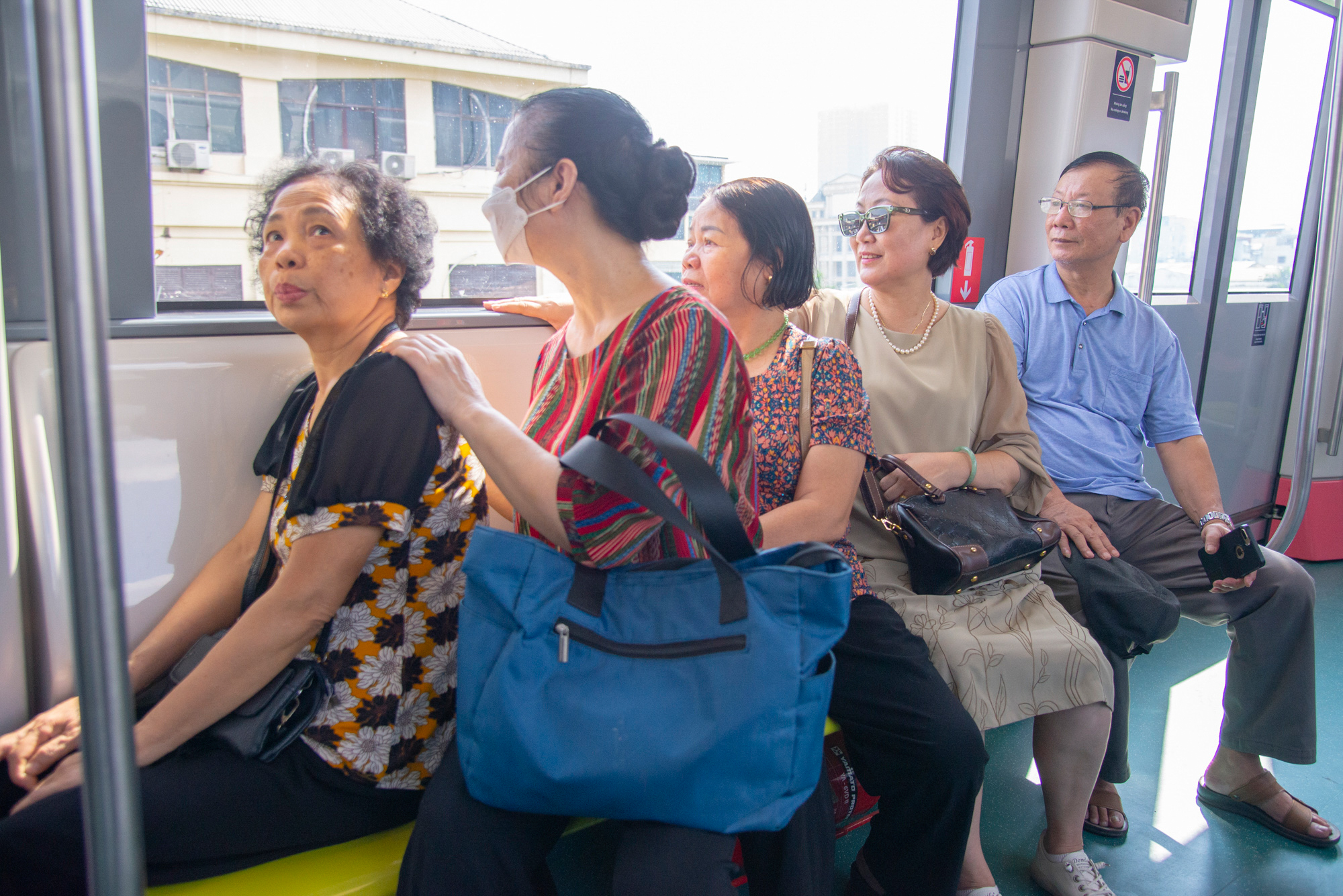 Muộn làm vì chọn tàu Nhổn - ga Hà Nội, người mẹ 36 tuổi vẫn quyết đi bằng được vì đã chờ từ thời sinh viên- Ảnh 7. Muộn làm vì chọn tàu Nhổn - ga Hà Nội, người mẹ 36 tuổi vẫn quyết đi bằng được vì đã chờ từ thời sinh viên- Ảnh 7.