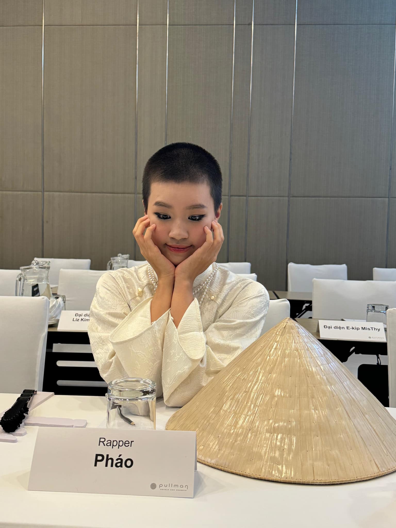 Sao nữ 2k3 cạo đầu hiến tóc ở tuổi 21: Là người sở hữu bản hit khiến cả thế giới say mê, lập kỷ lục “vô tiền khoáng hậu" cho nhạc Việt- Ảnh 2. Sao nữ 2k3 cạo đầu hiến tóc ở tuổi 21: Là người sở hữu bản hit khiến cả thế giới say mê, lập kỷ lục “vô tiền khoáng hậu" cho nhạc Việt- Ảnh 2.